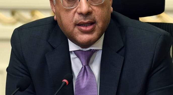 رئيس الوزراء ….يستعرض تقريرا حول الفعاليـات الثقافيـة بالمنيا