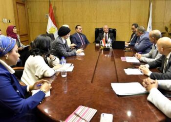 محافظ الاقصر يستقبل فريق عمل مشروع الدعم الفني لوزارة التنمية المحلية