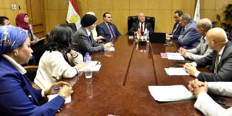 محافظ الاقصر يستقبل فريق عمل مشروع الدعم الفني لوزارة التنمية المحلية