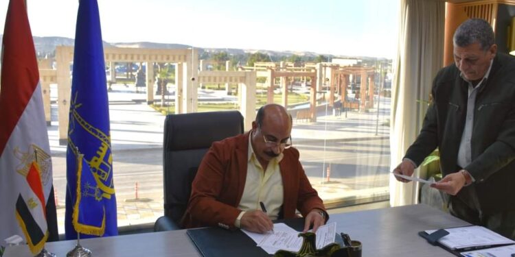 محافظ أسوان يوجه للإستعداد الجيد لإنطلاق إمتحانات الفصل الدراسى الأول