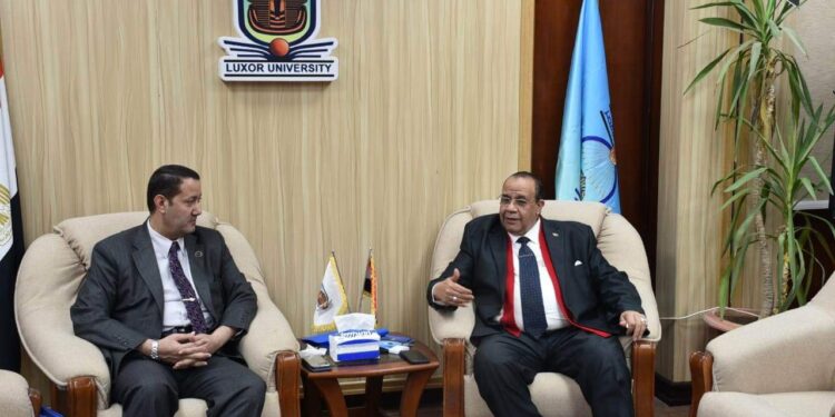 رئيس جامعة الأقصر يلتقي بمدير المعهد القومي للبحوث الفلكية