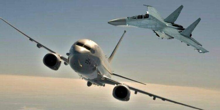 طائرة عسكرية أمريكية تتجنب بصعوبة الاصطدام بمقاتلة صينية