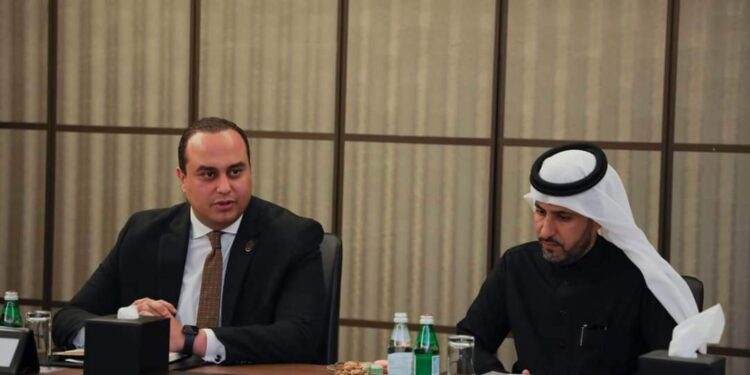 رئيس هيئة الرعاية الصحية يبحث مع المستثمرين السعوديين سبل التعاون