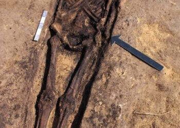 وزير السياحة والآثار… الكشف عن مجموعة من المقابر بتل آثار الدير بمدينة دمياط الجديدة.