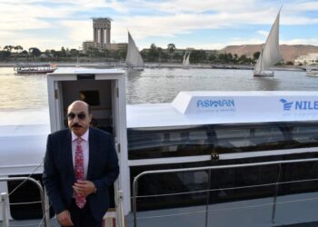 محافظ أسوان يدشن الأتوبيس النهرى عقب إحلاله وتجديده بتكلفة 1.7 مليون جنيه .