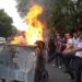 تواصل الاحتجاجات بإيران.. وإضرام النار بمقر للباسيج في قم