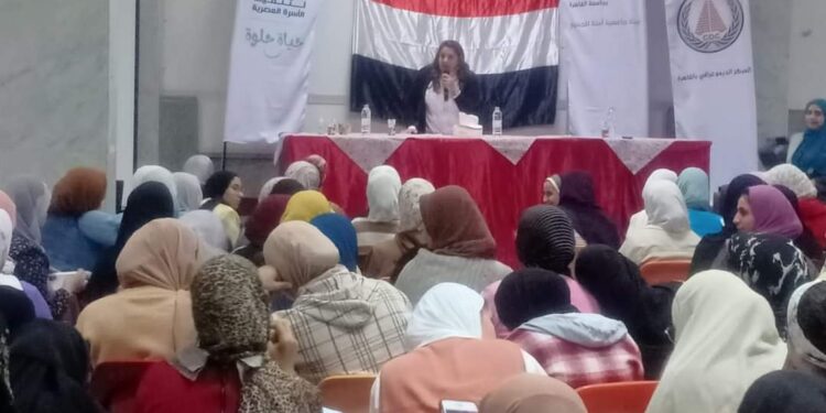 قصور الثقافة تشارك بحملة العالمية “16” يوم لمناهضة العنف ضد المرأة بجامعة القاهرة