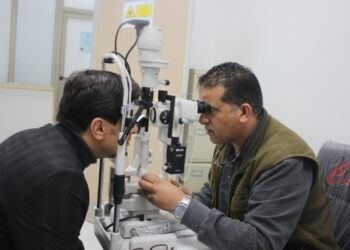 مستشفي بنغازي التعليمي لطب وجراحة العيون تجري عمليات جراحية ” تجميل ،شبكية ،المياة البيضاء”