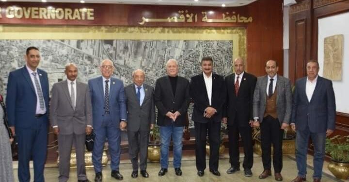 محافظ الأقصر يستقبل النقيب العام لمهندسى مصر والوفد المرافق له