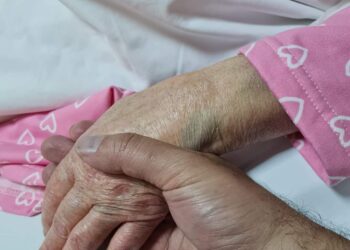 الشاعر محمد وهبه يكتب غروب امي