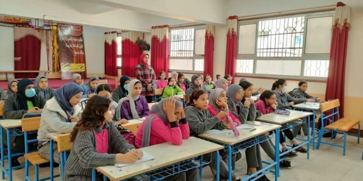 الخط العربى وأنواعه بمكتبة طفل بورسعيد..