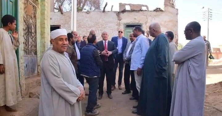 محافظ الأقصر يتابع سير الأعمال النهائية لتطوير قرية النجوع