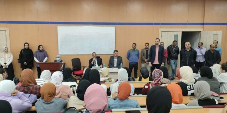 رئيس جامعة طيبة التكنولوجية يعقد لقاء نقاشيا موسعاً مع الطلاب إستعداداً للإمتحانات