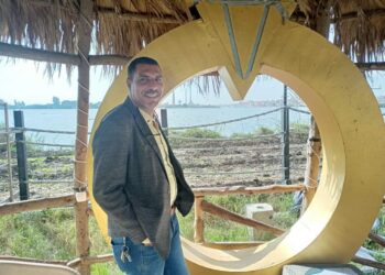 الشاعر محمد شافعى يكتب غريبه والله