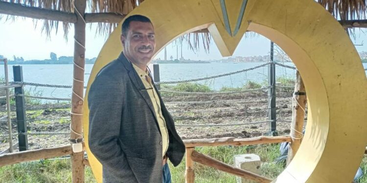 الشاعر محمد شافعى يكتب غريبه والله