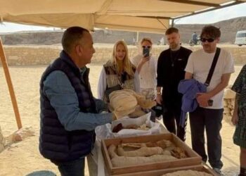 مسئولي دار الأزياء الفرنسية ديور وعدد من المؤثرين والمدونين العالميين في زيارة لمنطقة آثار سقارة