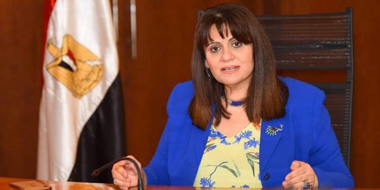 وزيرة الهجرة تتابع حالات المصريين المصابين في حادثة انفجار سفينة على الحدود التركية