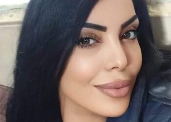 عشرُ رسائلَ لمّا ترسل بعد :