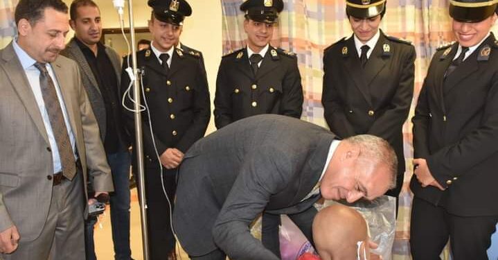 وفد حقوق الإنسان بوزارة الداخلية يدعم مرضي مستشفى شفاء الأورمان بالأقصر