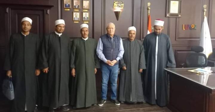 وفدوعظ الأقصر الأزهرية يلتقي المحافظ والمستشار العسكري ويؤكدون توعية المواطنين مهمتناالاساسية