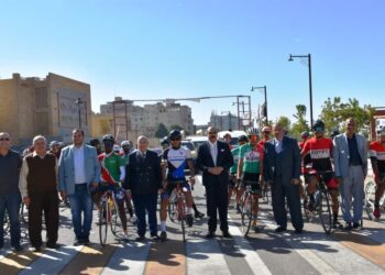 محافظ أسوان يعطى إشارة البدء لإنطلاق سباق النيل الأول للدراجات بمشاركة 41 متسابق من 6 دول