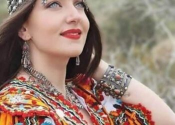 زرقاء العينان حبيبتي …