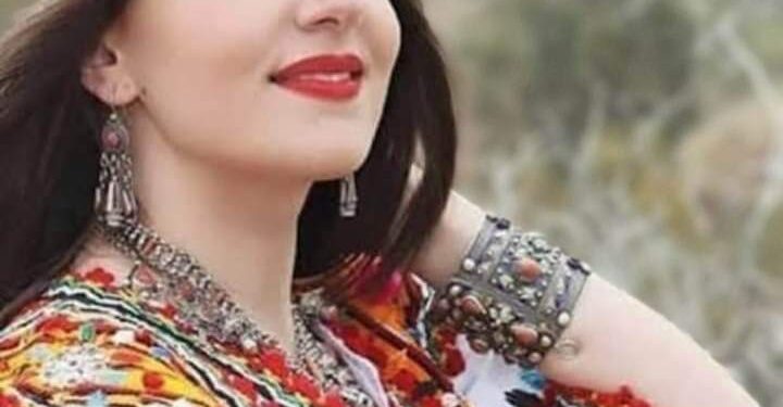 زرقاء العينان حبيبتي …