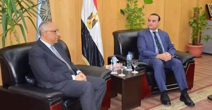 نائب محافظ الأقصر” يلتقي نائب وزير الصحة لشئون السكان. يبحثان مكافحة الهجرة غير الشرعية