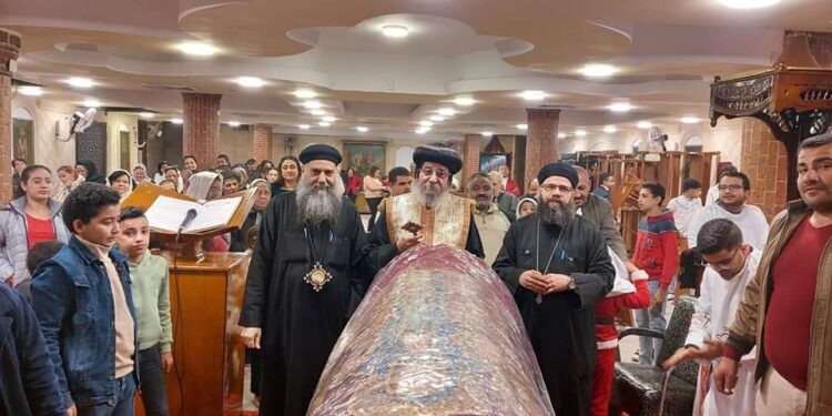 الأقباط يحتفلون بعيد إكتشاف رفات الأم دولاجى وأولادها الأربعة