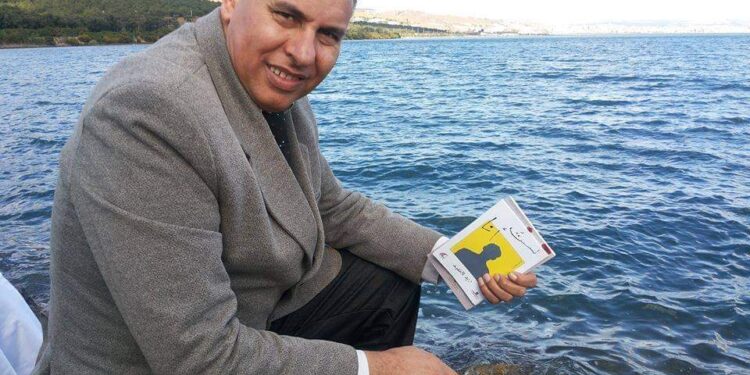 وزير الثقافة الاسبق يكتب…. ما تَرْتَكِبُهُ الأَمْواجُ مِنْ عِنَاقٍ..!!