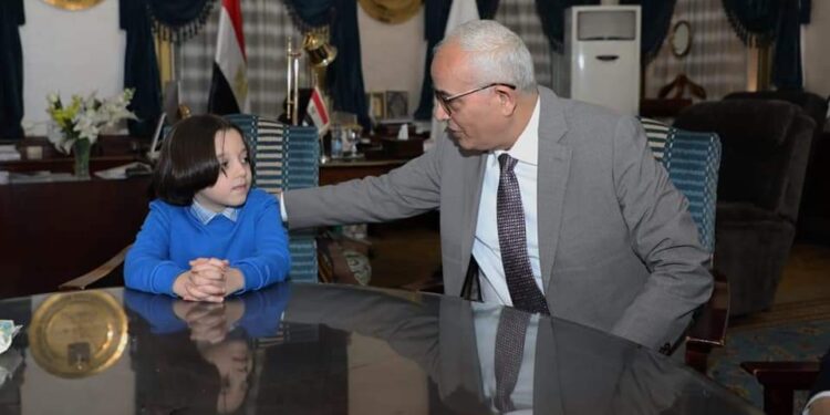 مصر تكرم الطالب عمر الحاصل على المركز الأول عالميًا في مسابقة الحساب الذهني الدولية بتايوان