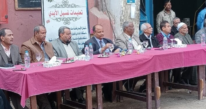 خليصى يعطى شارة بدأ موسم عصير ٢٠٢٣ بمصانع ارمنت بمحافظة الاقصر.