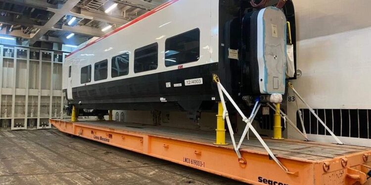 وزير النقل…. وصول القطار الثالث والرابع لقطارات تالجو الفاخرة لميناء الاسكندرية