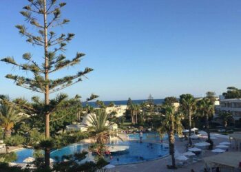 لاتُطِل الغِياب…