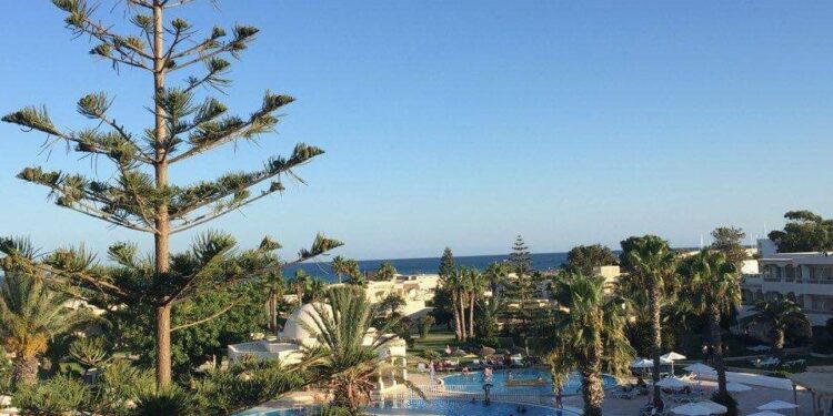 لاتُطِل الغِياب…