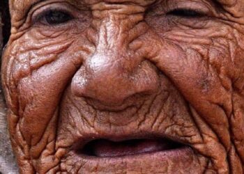 الكينغ يكتب (أمّك محسونة)