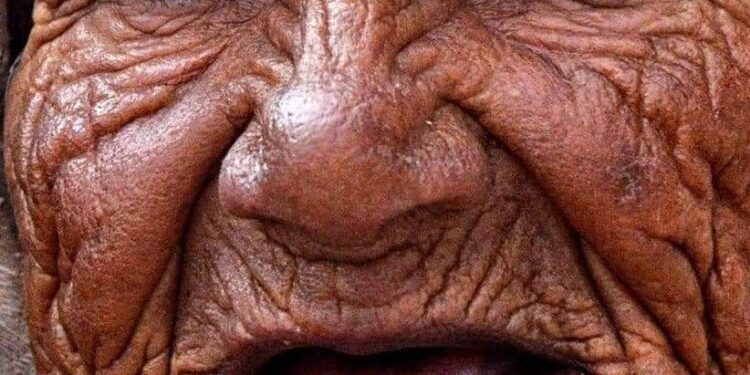 الكينغ يكتب (أمّك محسونة)