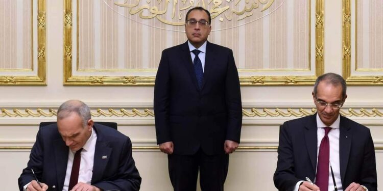 رئيس الوزراء يشهد توقيع مذكرة تعاون بين مصر وفلسطين فى مجال الاتصالات والبريد