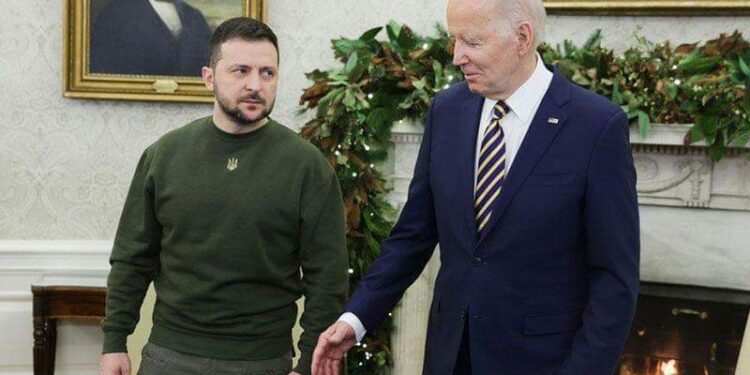 “واشنطن بوست”: بايدن يحتاج إلى استراتيجية واضحة بشأن أوكرانيا.