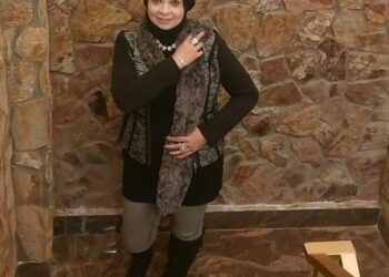 لسانى بنت صغيرة رغم الشقا