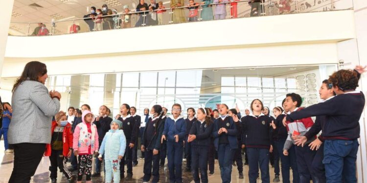 طلاب مدارس النيل الدولية يدعمون محاربي السرطان بمستشفى اورام الاقصر