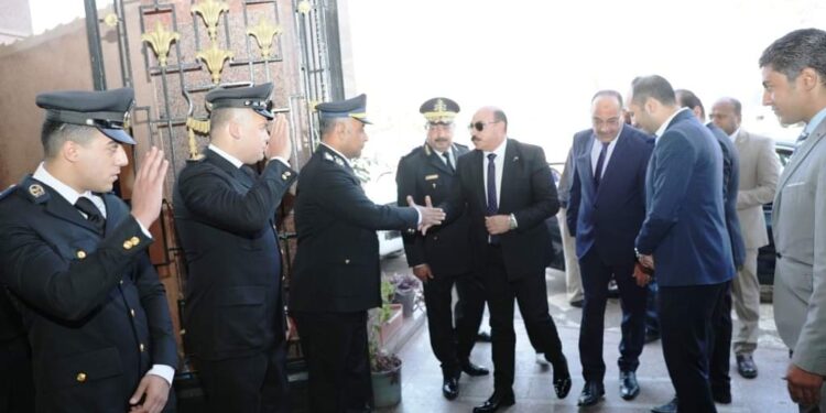 محافظ أسوان يقدم التهنئة للقيادات الأمنية بمناسبة الإحتفال بعيد الشرطة الـ 71