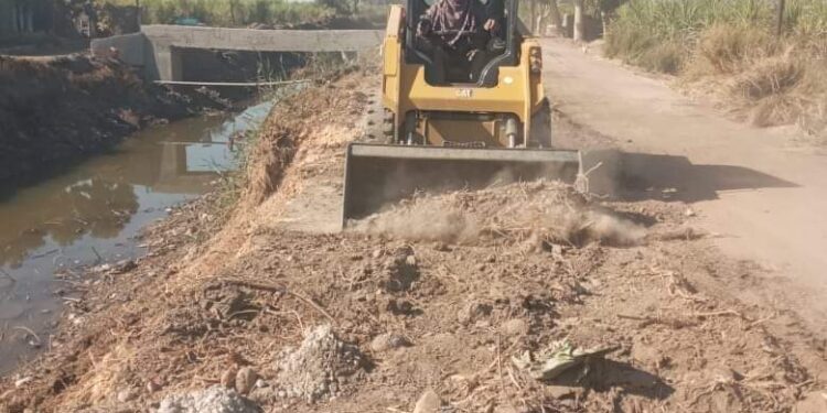 مدينة الزينية بالأقصر البدء فى أعمال الحفر بالصرف الصحى بالناصرية