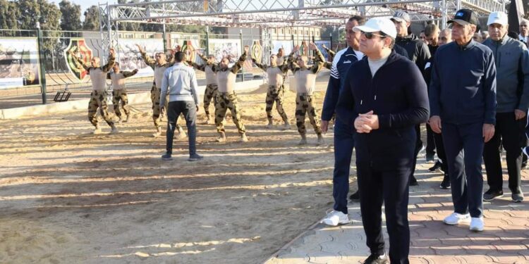السيسي يتفقد الكلية العسكرية فجرا