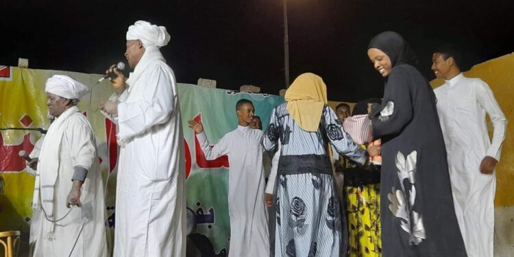 توشكى التلقائية على المسرح المتنقل بأسوان