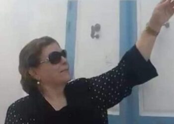 أحنّ الى الديار وذا سؤالي…