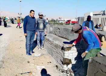 رئيس مدينة الأقصر يتابع اعمال رفع كفاءة وتطوير شارع مستشفى الكرنك الدولى