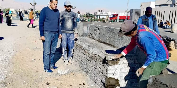 رئيس مدينة الأقصر يتابع اعمال رفع كفاءة وتطوير شارع مستشفى الكرنك الدولى