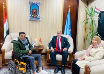 رئيس جماعة الاقصر يكرم النماذج المتميزة من ذوي الهمم داخل المحافظة