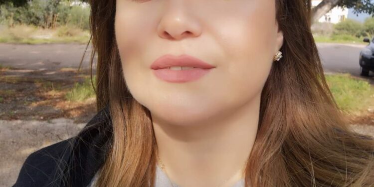 ما زالت عشتارُ حالمةً